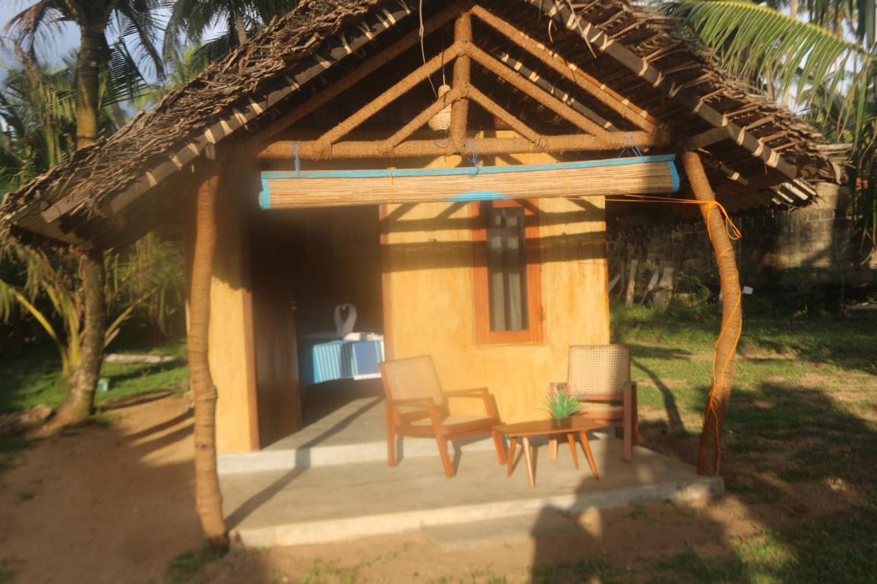 Beach Rip Rap Cabana And Guest Hotel Гале Екстериор снимка